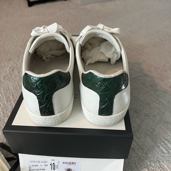 classic low-top sneaker in white leather with green and red web, crocodile back - Picture 5 of 7